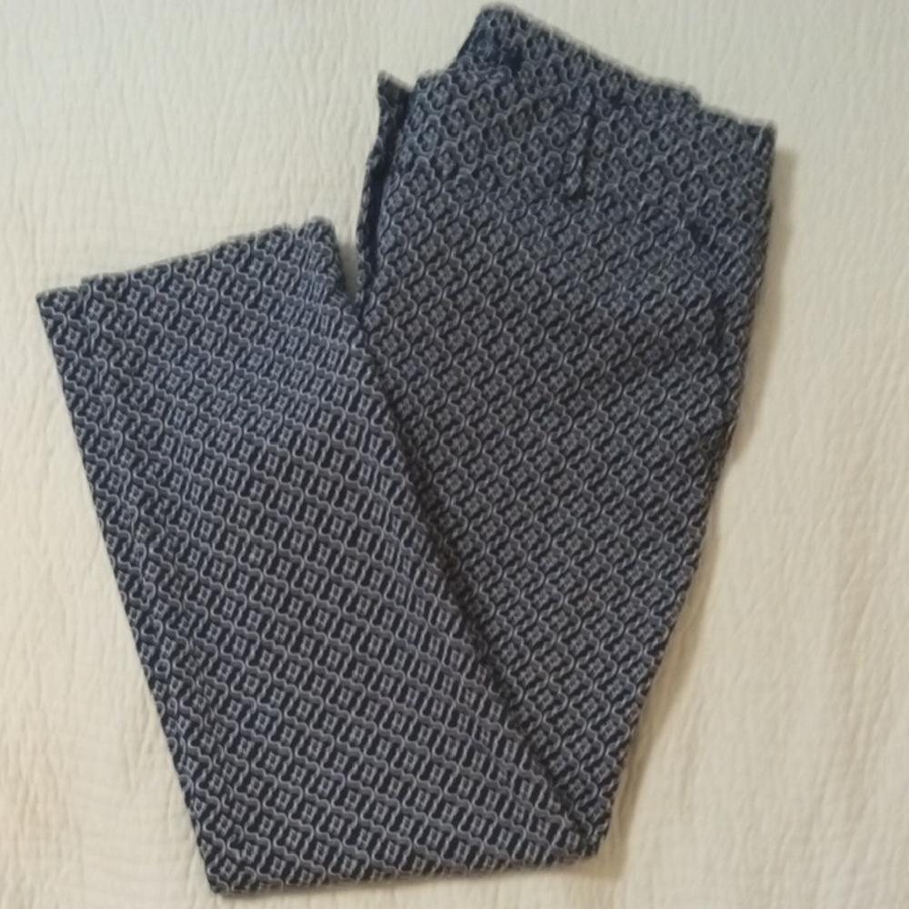 LOFT Black and White Geometric Capri Pants